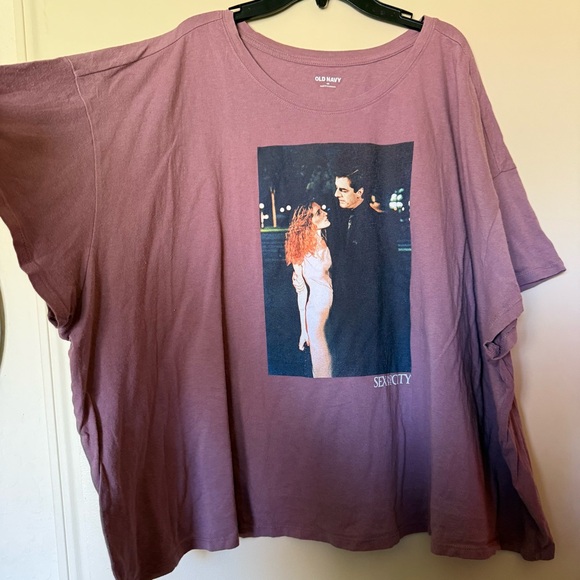 Old Navy Carrie and Big Graphic Tee - Picture 4 of 5